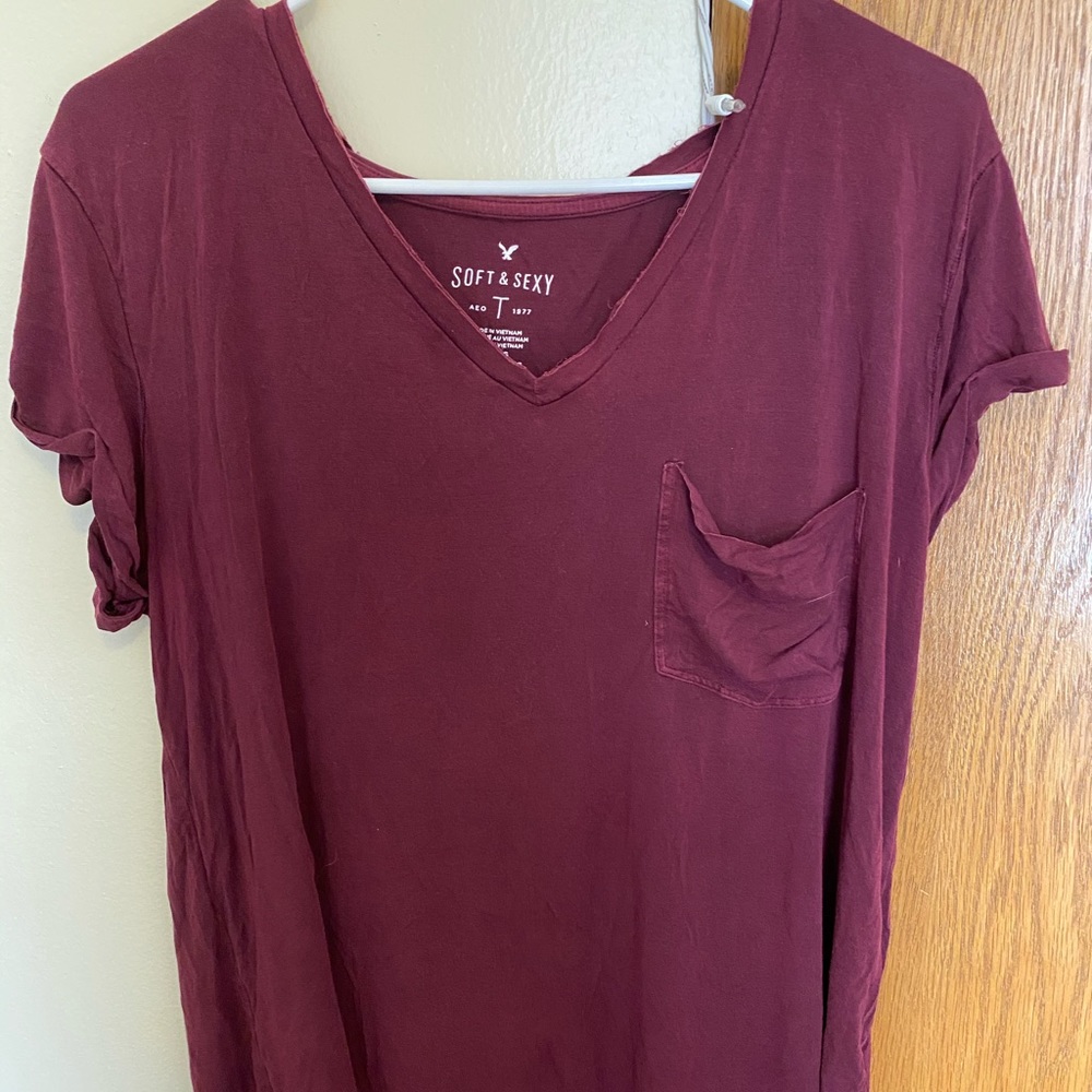 American Eagle V-neck